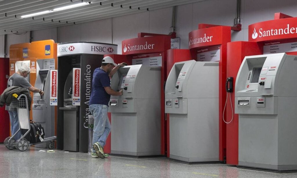 Escorts in Rio | Acompanhantes RJ | Garotas de Programa Rio How to Get Set Up in Rio de Janeiro – 2025 Tourist Safety & Logistics Guide 5 RioLadies Blog-ATMs in Rio